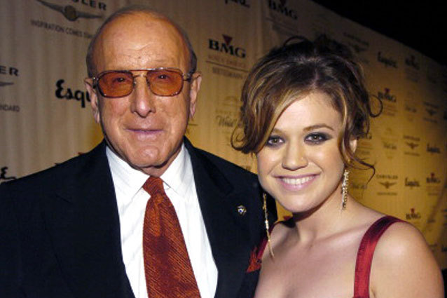 Kelly Clarkson vs Clive Davis