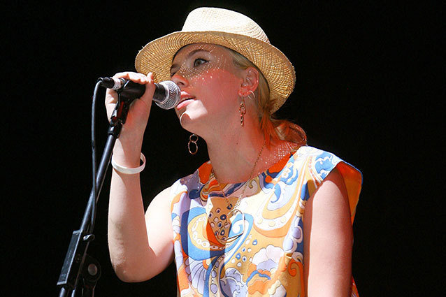 Scarlett Johansson starts Girl Band
