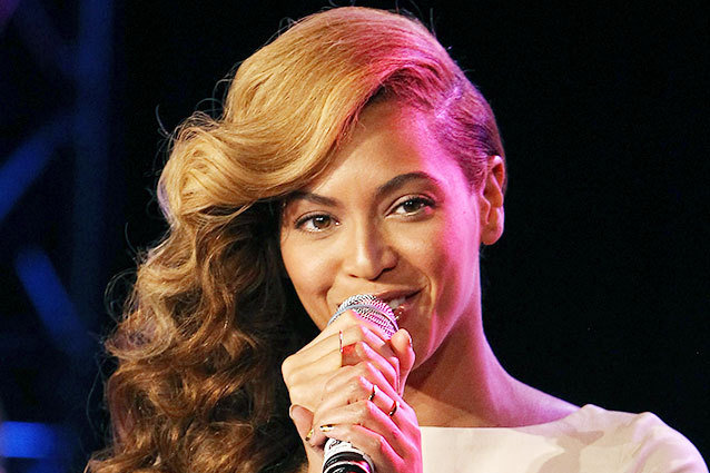 Beyonce will sing Amy Winehouse's "Back to Black" on the Great Gatsby soundtrack, scored by her husband Jay-Z