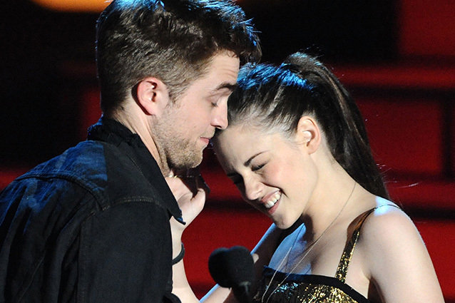 Kristen Stewart Robert Pattinson And The Best Twilight Kisses From The Mtv Movie Awards 