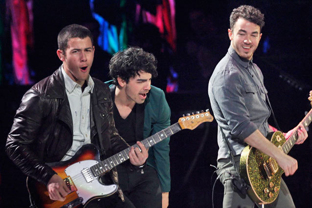 VINA DEL MAR, CHILE - FEBRUARY 26:  Nick, Joe and Kevin Jonas (L-R) perform at the Quinta Vergara during the 53rd Vina del Mar International Music Festival on February 26, 2013 in Vina del Mar, Chile. (Photo by Marcelo Benitez/LatinContent/GettyImages)