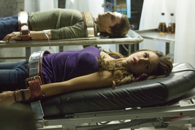 The Vampire Diaries -- "The Cell"-- Image Number: VD509c_0023.jpg -- Pictured (L-R): Michael Malarkey as Enzo and Nina Dobrev as Elena -- Photo: Bob Mahoney/The CW -- &copy; 2013 The CW Network, LLC. All rights reserved.