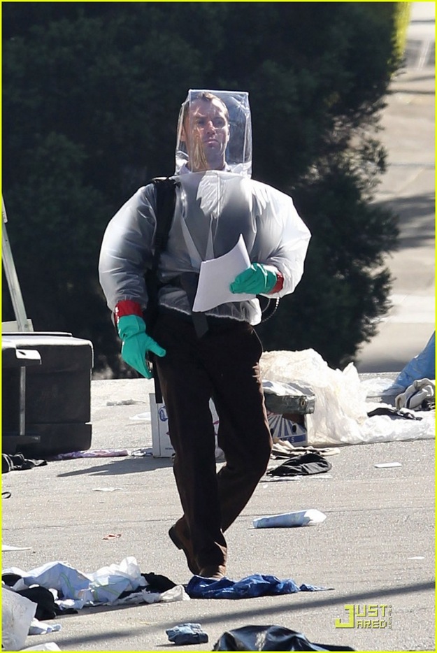 Jude Law on the set of Warner Bros. 'Contagion'