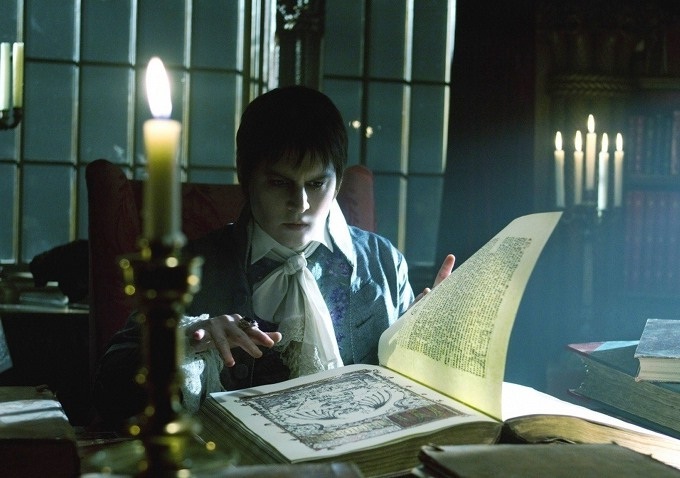 darkshadowsjohnnydeppreading.jpg