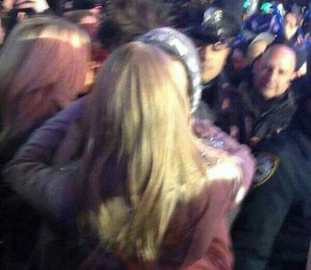 Harry Styles Taylor Swift kiss New Year's Eve