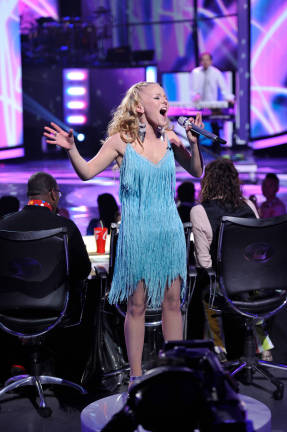 Hollie Cavanagh Idol 80s Night