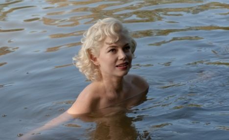 michellewilliamsmarilynmonroeswimming.jp