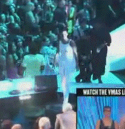 rihannachrisbrownvmas2012.gif