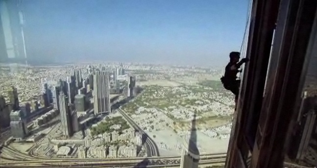 tomcruiseoverdubai.jpg